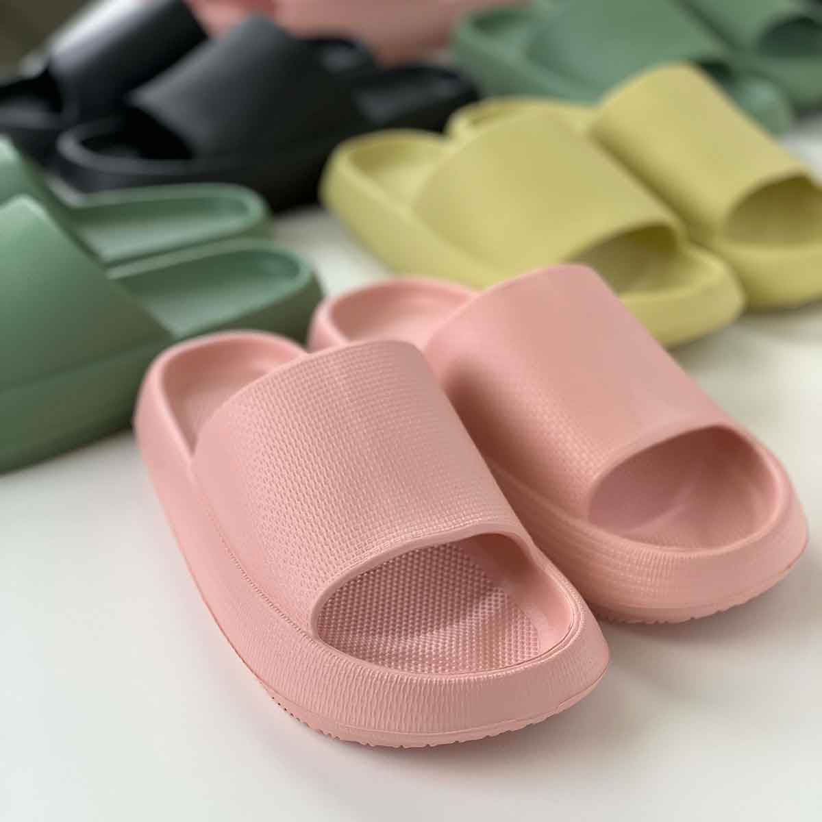 Wholesale Women's Comfy'z Slides